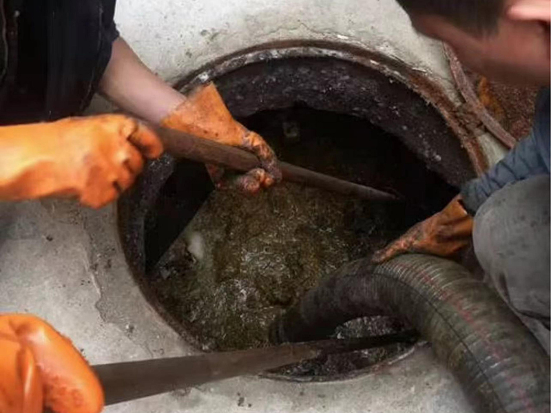 当阳清理化粪池时如何避免沼气的危害?